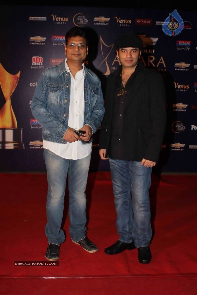 Bolly Celebs at Apsara Awards- 02 - 8 / 104 photos