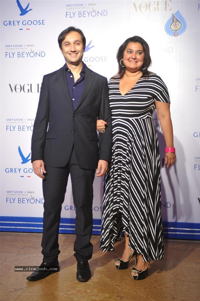 Bolly Celebs at Grey Goose Fly Beyond Awards 2014 - 19 / 152 photos