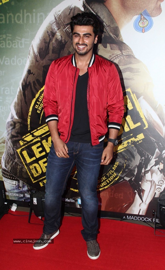 Top Bolly Celebs at Lekar Hum Deewana Dil Premiere - 4 / 50 photos