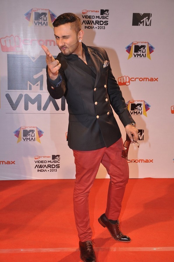 Bolly Celebs at MTV Video Music Awards  - 8 / 150 photos