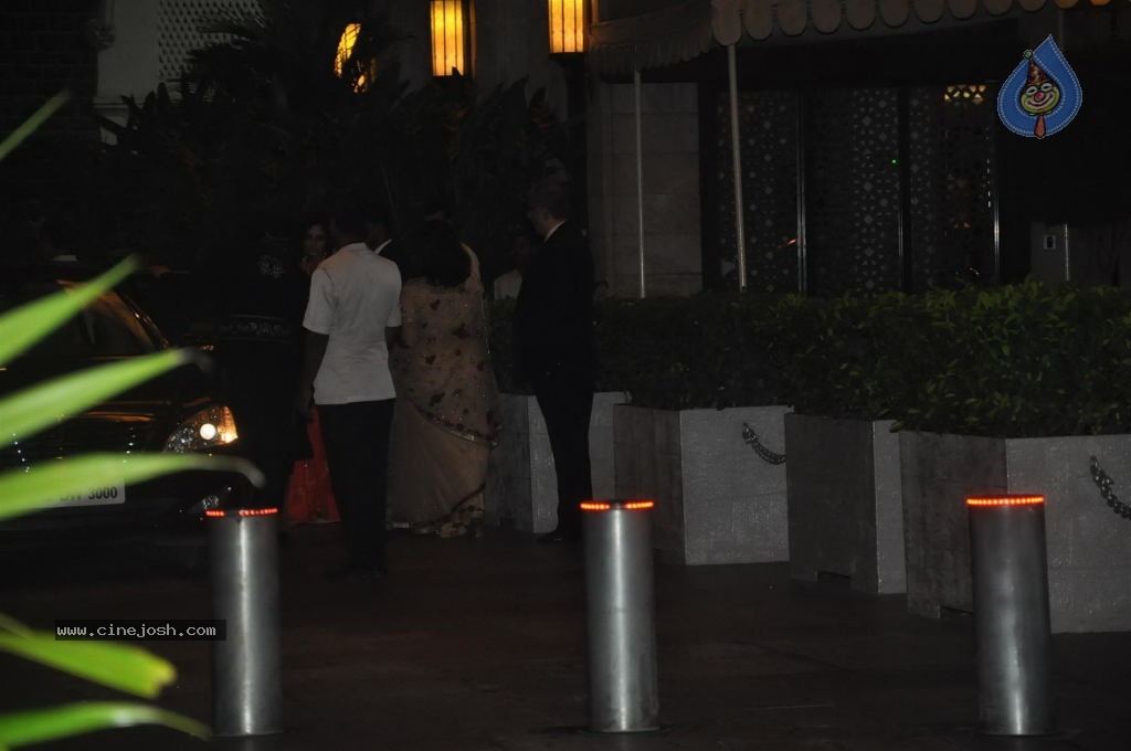 Bolly Celebs at Saif-Kareena Wedding Party - 5 / 80 photos