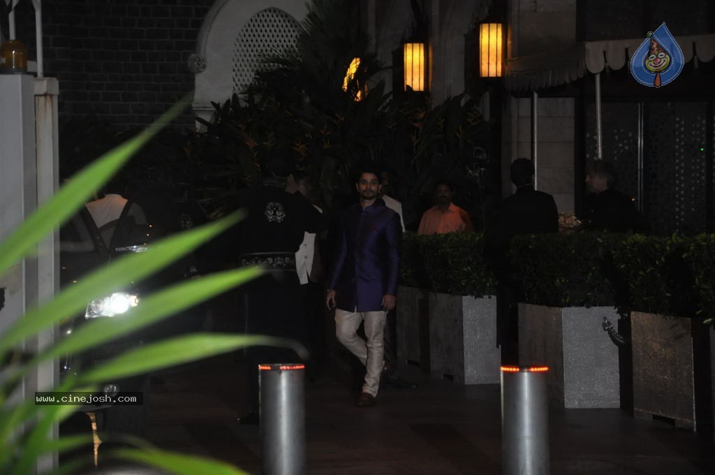 Bolly Celebs at Saif-Kareena Wedding Party - 53 / 80 photos