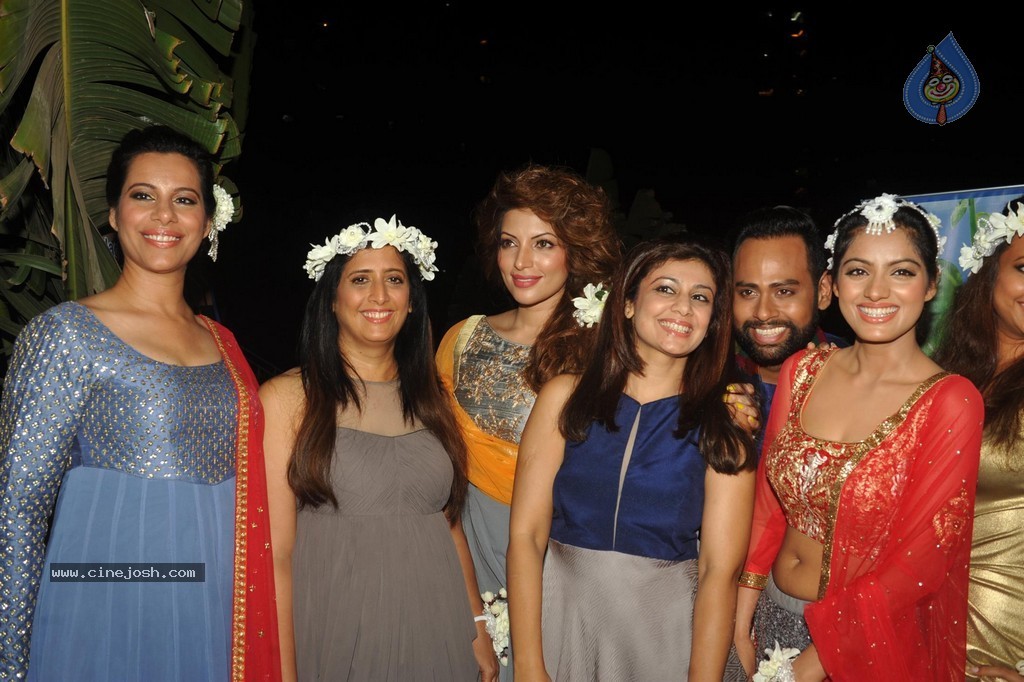 Bolly Celebs at Smile Foundation 5th Edition Charity Fashion Show - 12 / 228 photos