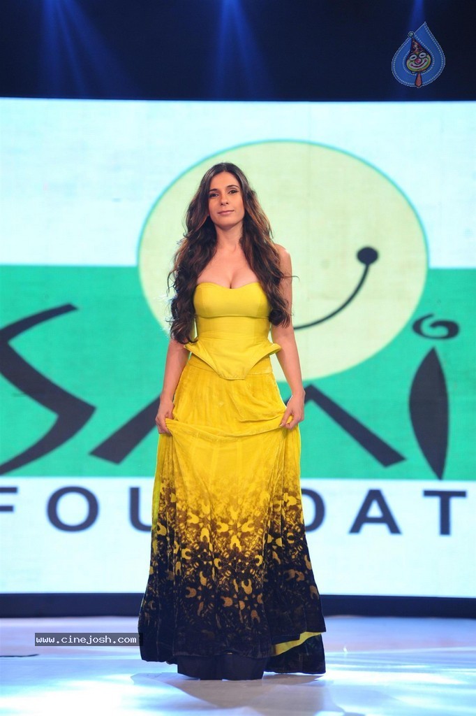 Bolly Celebs at Smile Foundation 5th Edition Charity Fashion Show - 14 / 228 photos