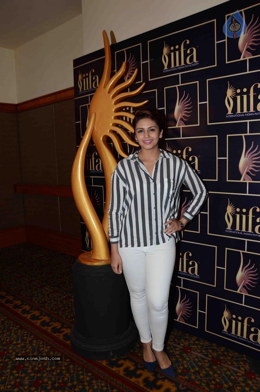 Bolly Celebs at The 16th IIFA Voting Weekend - 15 / 86 photos