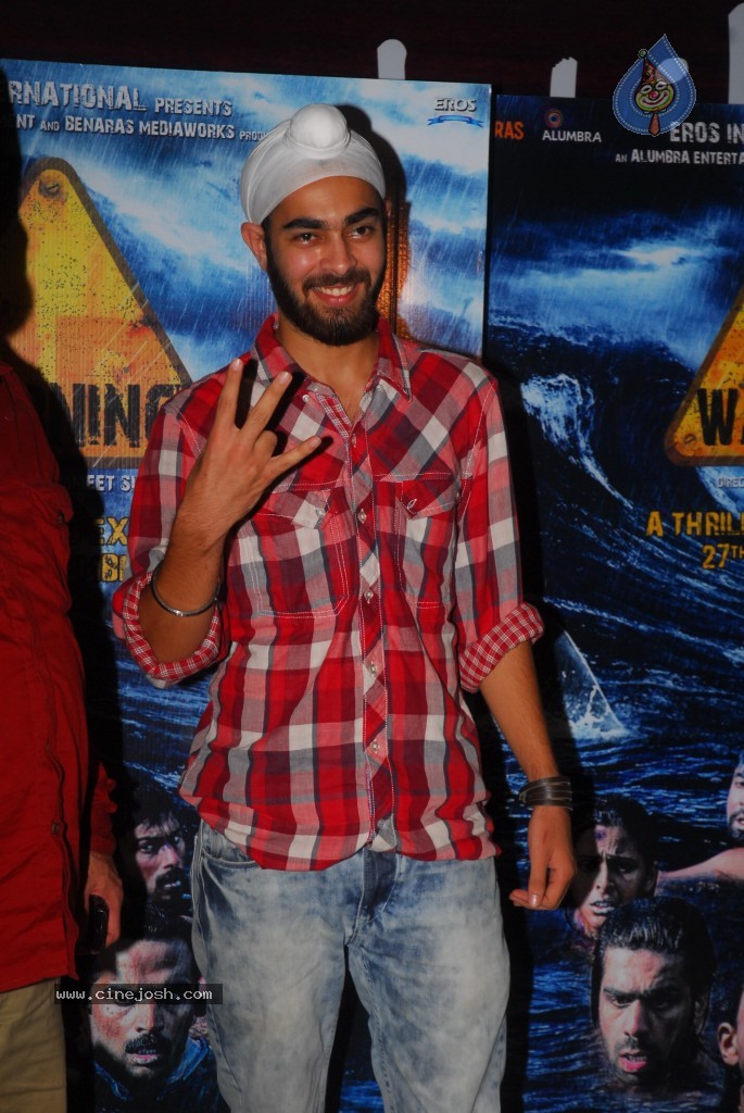 Bolly Celebs at Warning 3D Premiere - 26 / 48 photos
