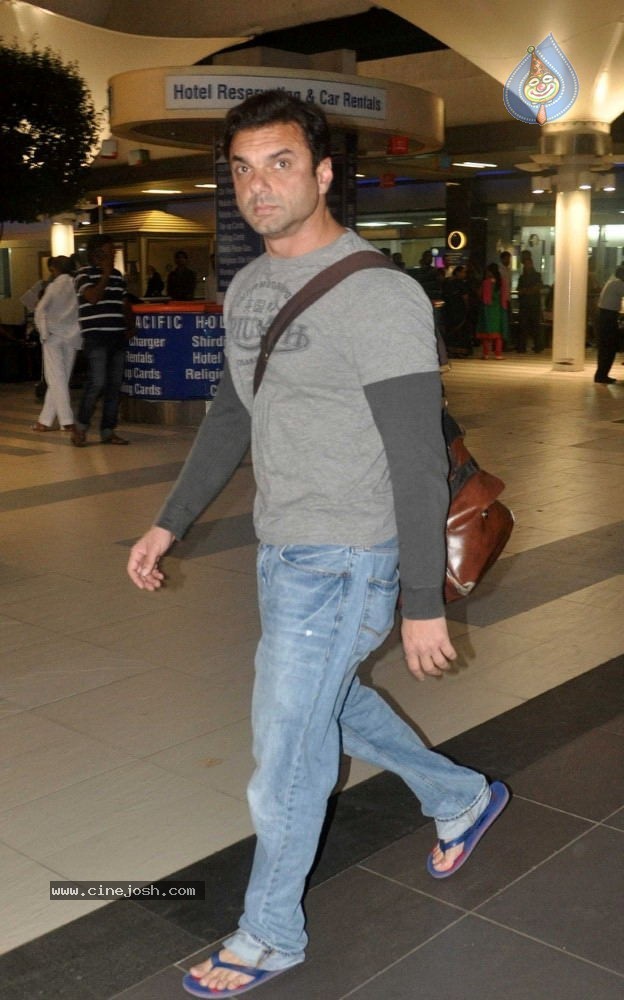 Bolly Celebs Snapped at Airport - 9 / 26 photos