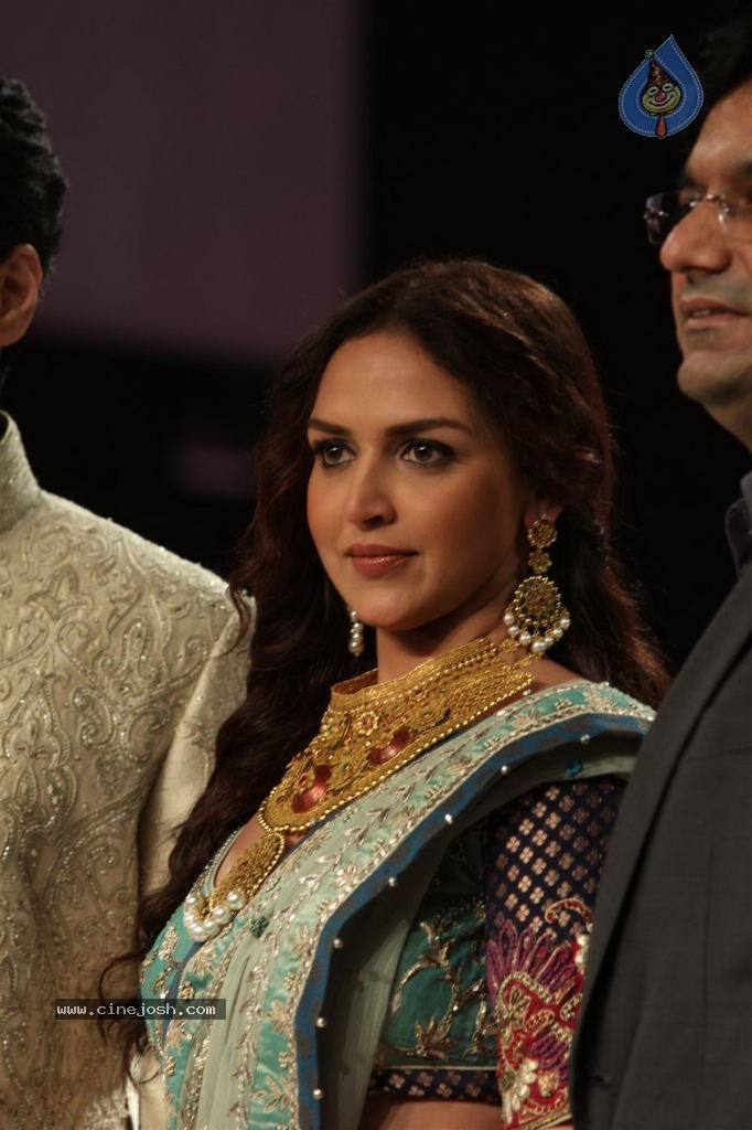 Bolly Celebs Walks the Ramp at AVIBFW- 01 - 2 / 118 photos