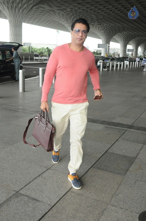 Bollywood Celebrities at Airport - 12 / 41 photos