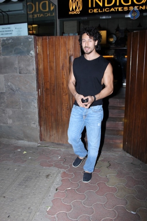Bollywood Celebrities at B Blunt Saloon - 9 / 28 photos