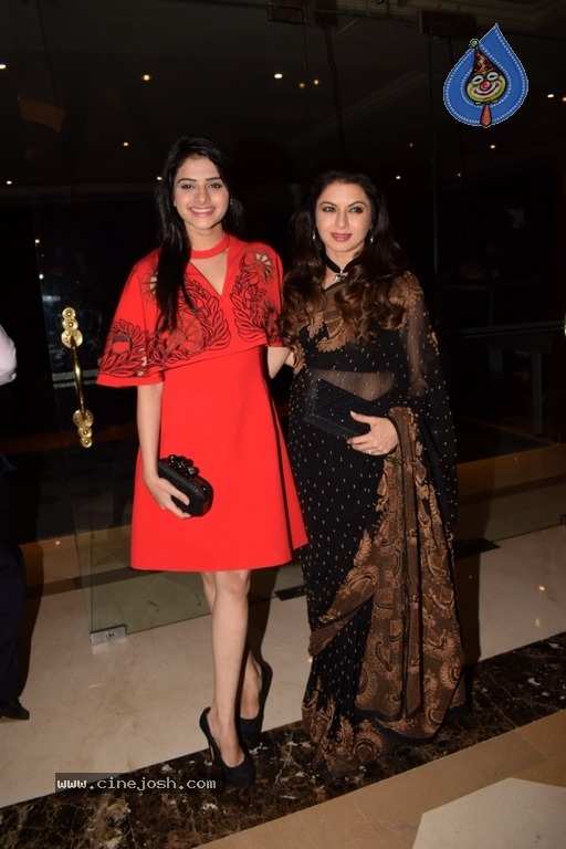 Bollywood Celebrities At Beti Flo GR8 Awards 2018 - 11 / 27 photos