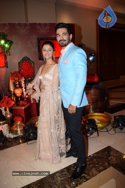 Bollywood Celebrities At Beti Flo GR8 Awards 2018 - 16 / 27 photos