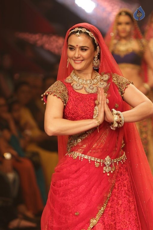 Bollywood Celebrities at IIJW 2015 Fashion Show 1 - 11 / 81 photos