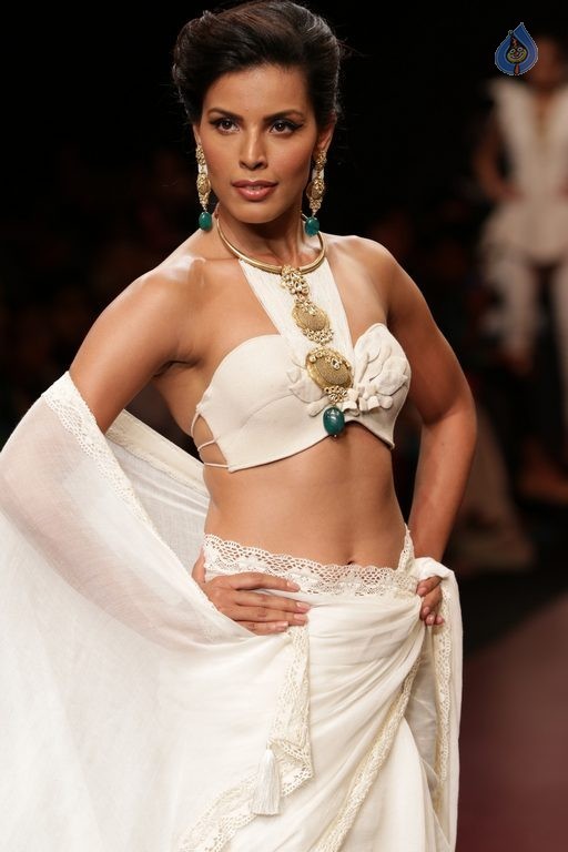 Bollywood Celebrities at IIJW 2015 Fashion Show 2 - 18 / 83 photos