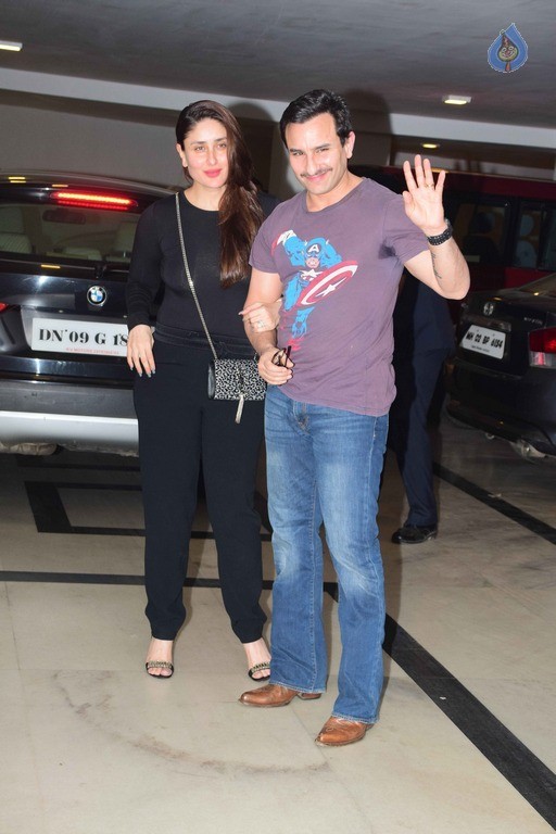 Bollywood Celebrities at Karan Johar Party - 21 / 52 photos