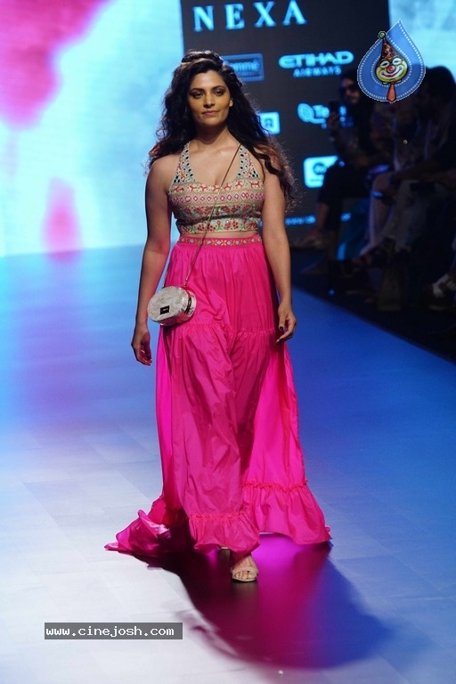 Bollywood Celebrities At Lakme Fashion Week - 3 / 14 photos