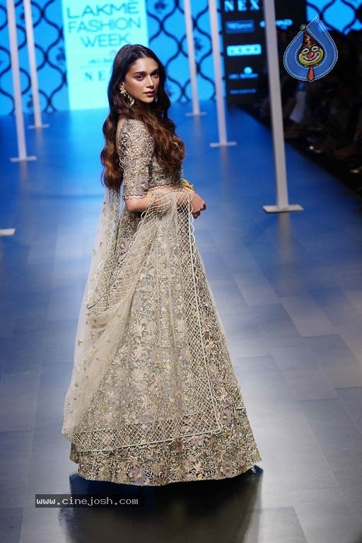 Bollywood Celebrities At Lakme Fashion Week - 9 / 14 photos