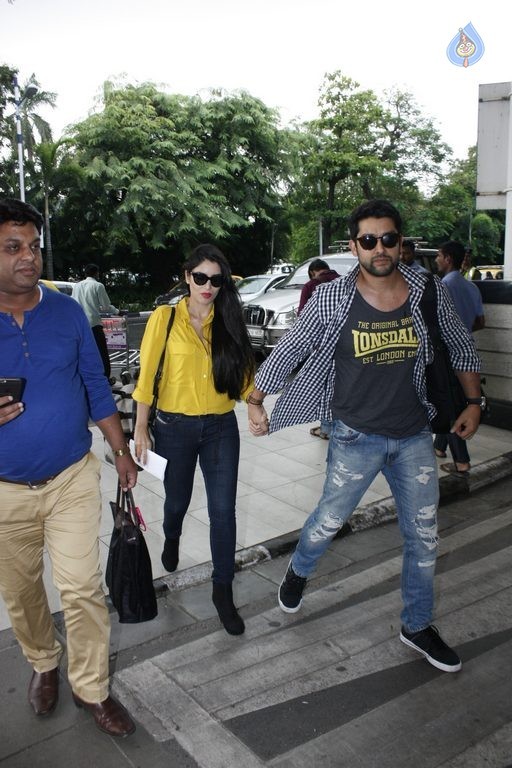 Bollywood Celebrities at Mumbai Airport - 6 / 36 photos