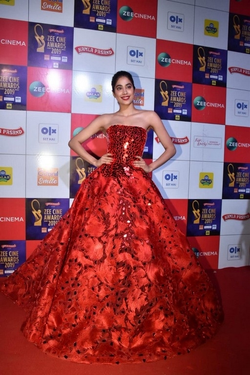 Bollywood Celebrities at Zee Cine Awards 2019 - 13 / 25 photos