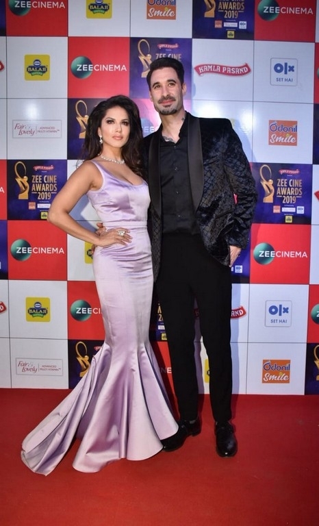 Bollywood Celebrities at Zee Cine Awards 2019 - 21 / 25 photos
