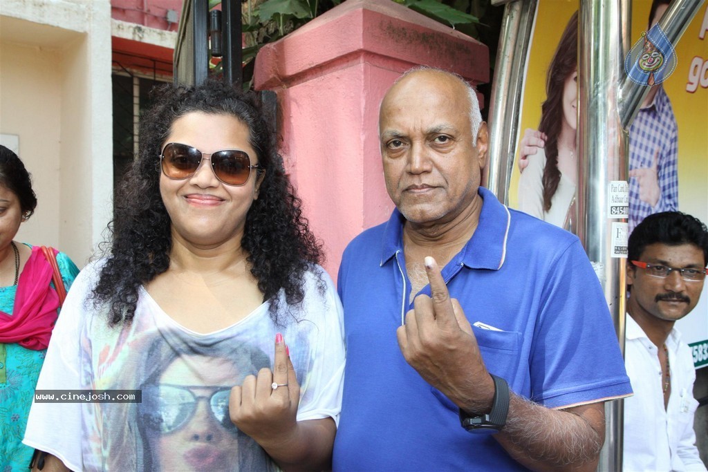 Bollywood Celebrities Cast Their Votes - 3 / 121 photos