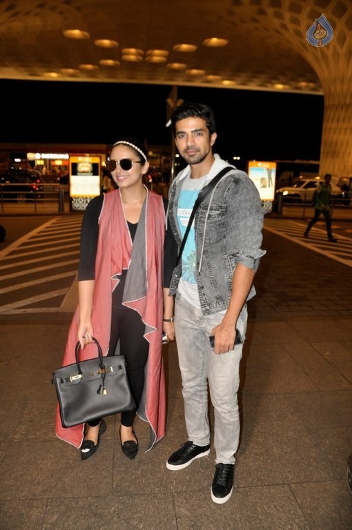 Bollywood Celebrities Spotted at Airport - 6 / 34 photos