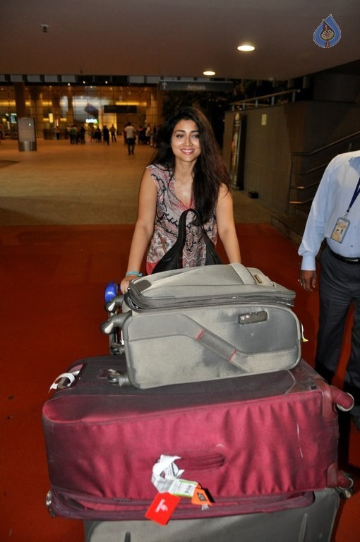 Bollywood Celebrities Spotted at Airport - 7 / 34 photos