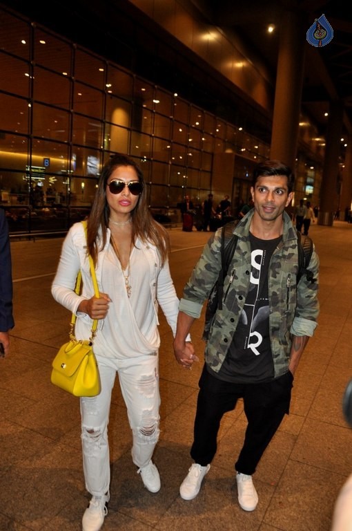 Bollywood Celebrities Spotted at Airport - 13 / 34 photos