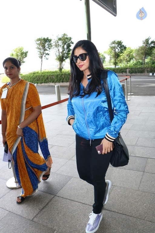 Bollywood Celebrities Spotted at Airport Photos - 3 / 27 photos