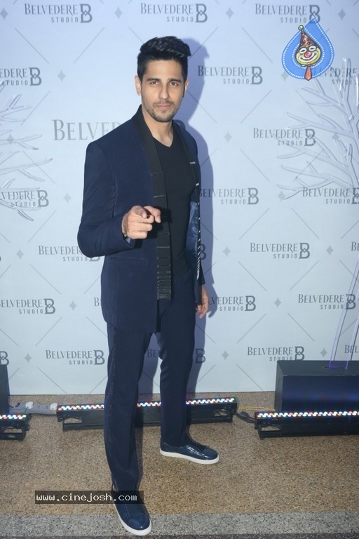 Bollywood Celebs At Belvedere Studio - 16 / 21 photos