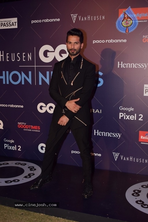 Bollywood Stars at GQ Fashion Nights 2017 - 16 / 21 photos