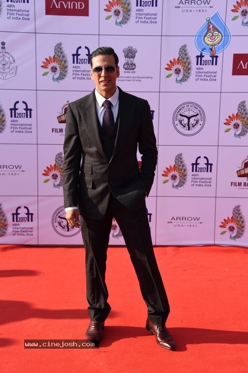Bollywood Stars At IFFI 2017 Closing Ceremony - 5 / 19 photos