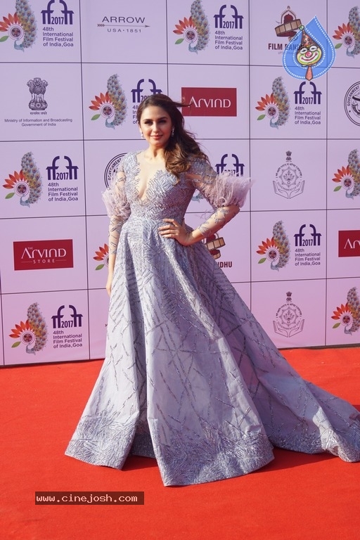 Bollywood Stars At IFFI 2017 Closing Ceremony - 11 / 19 photos