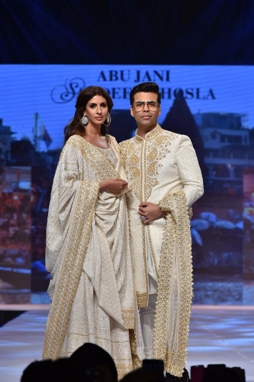 Bombay Times Fashion Week 2019 - 7 / 41 photos