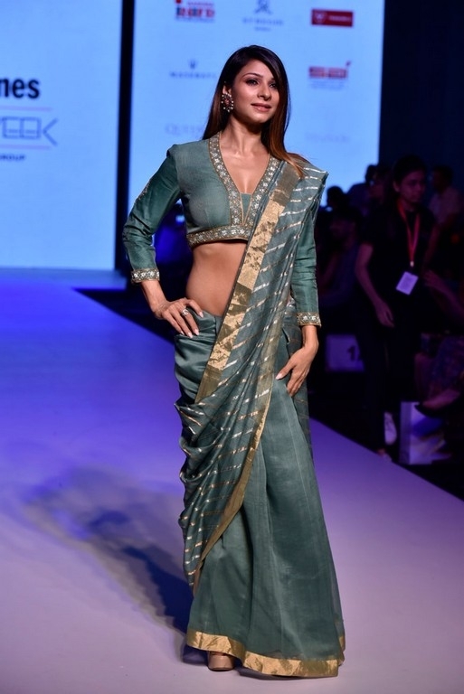 Bombay Times Fashion Week 2019 - 39 / 41 photos