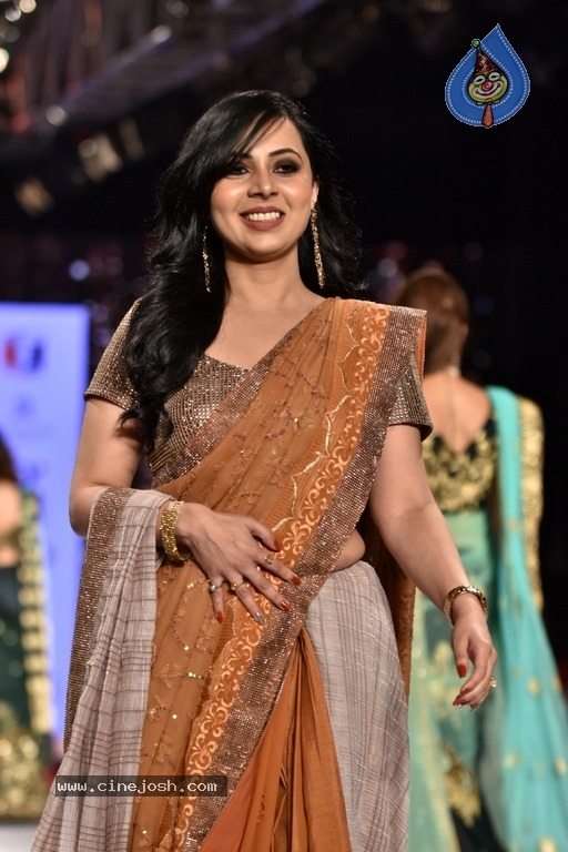 Bombay Times Fashion Week Photos - 5 / 89 photos