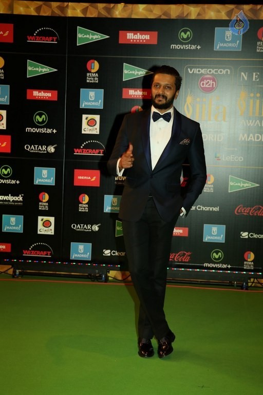 Celebrities at 17th Nexa IIFA Awards - 4 / 81 photos