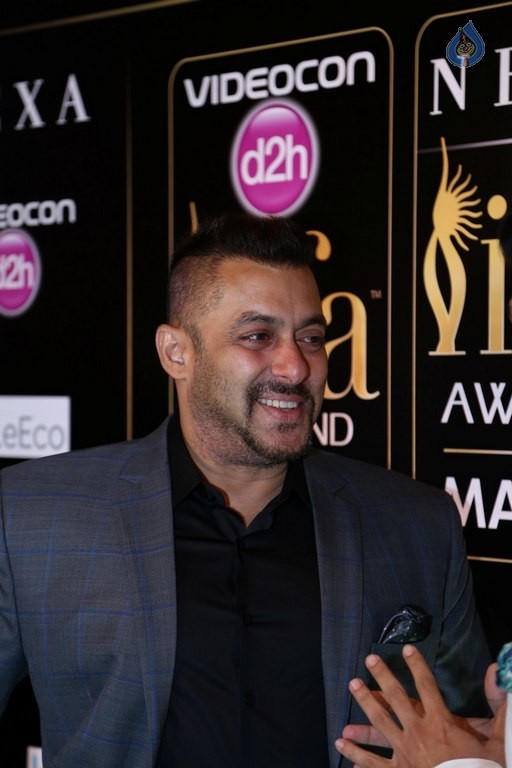 Celebrities at 17th Nexa IIFA Awards - 16 / 81 photos