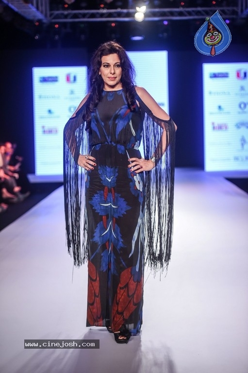 Celebrities at Bombay Times Fashion Week - 14 / 55 photos