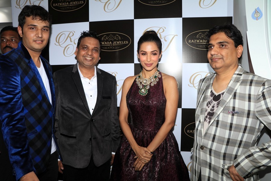 Celebrities at Razwada Jewels Store Launch - 4 / 37 photos