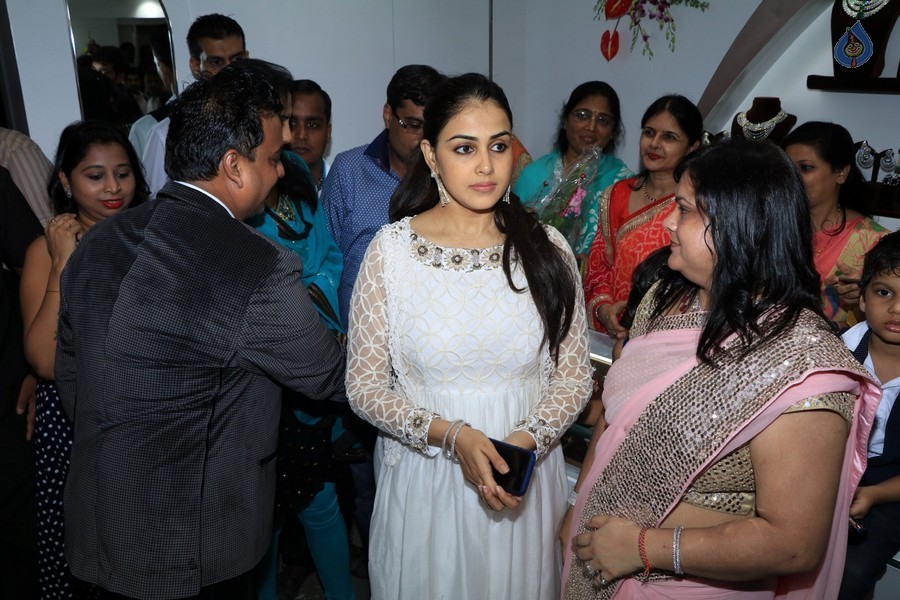 Celebrities at Razwada Jewels Store Launch - 15 / 37 photos