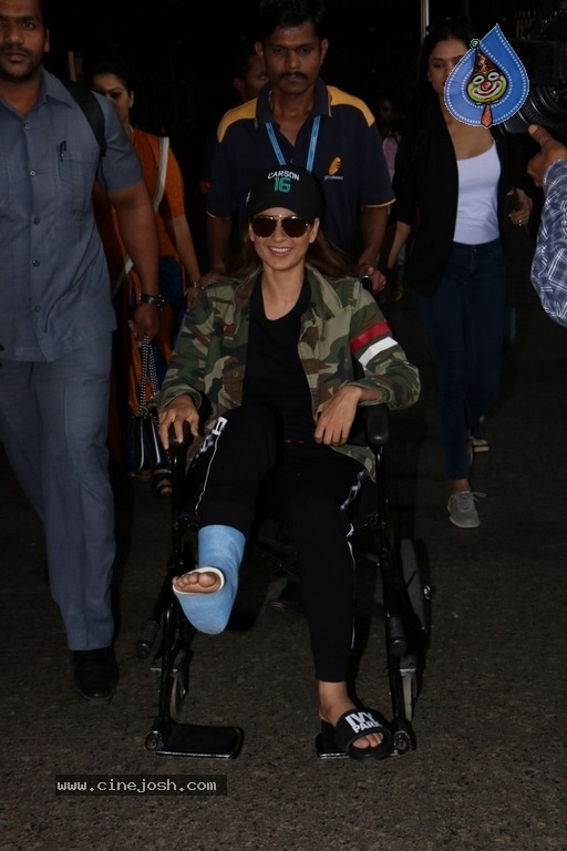 Celebrities Spotted at Airport Photos - 8 / 54 photos