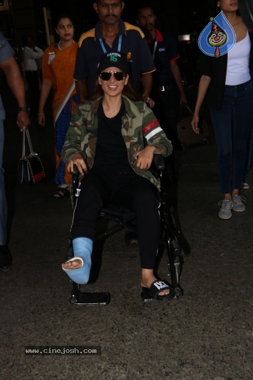 Celebrities Spotted at Airport Photos - 9 / 54 photos