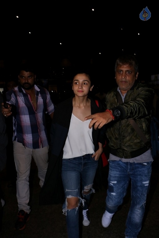 Celebrities Spotted at Airport Returns From IIFA - 13 / 84 photos
