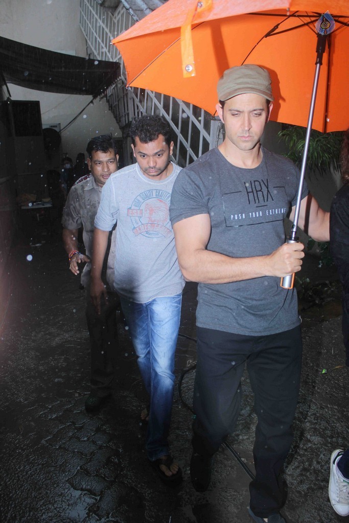 Celebrities Spotted at Mehboob Studio - 6 / 19 photos