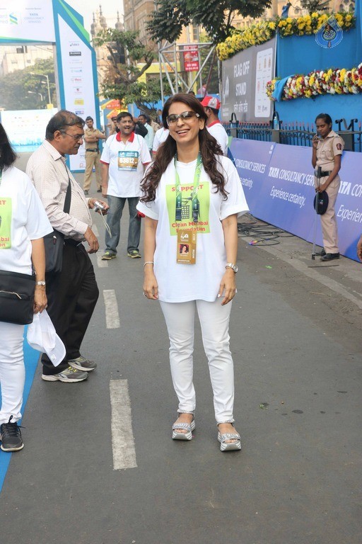 Celebrities Spotted at The Mumbai Marathon 2017 - 7 / 26 photos