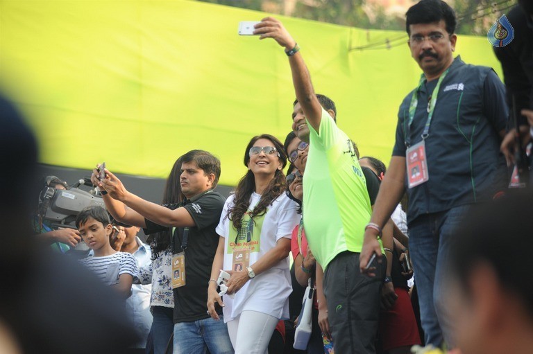 Celebrities Spotted at The Mumbai Marathon 2017 - 9 / 26 photos