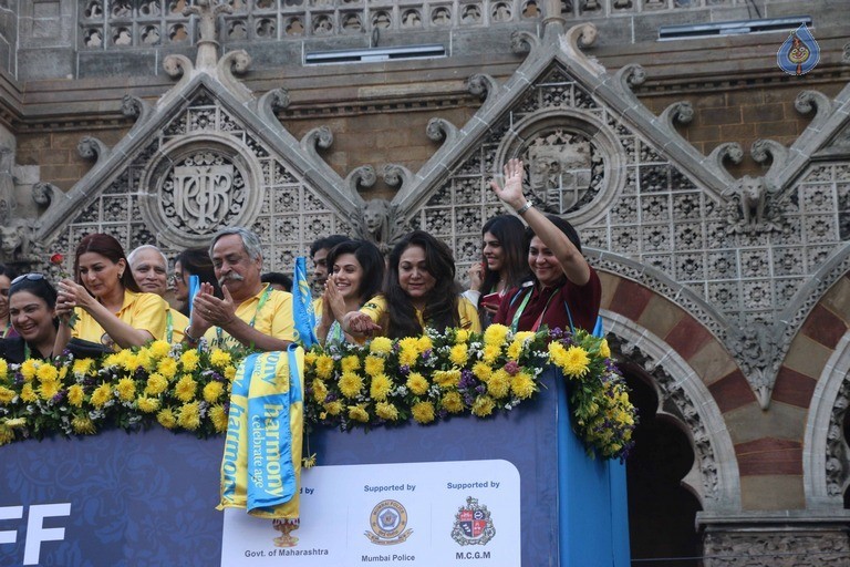 Celebrities Spotted at The Mumbai Marathon 2017 - 15 / 26 photos