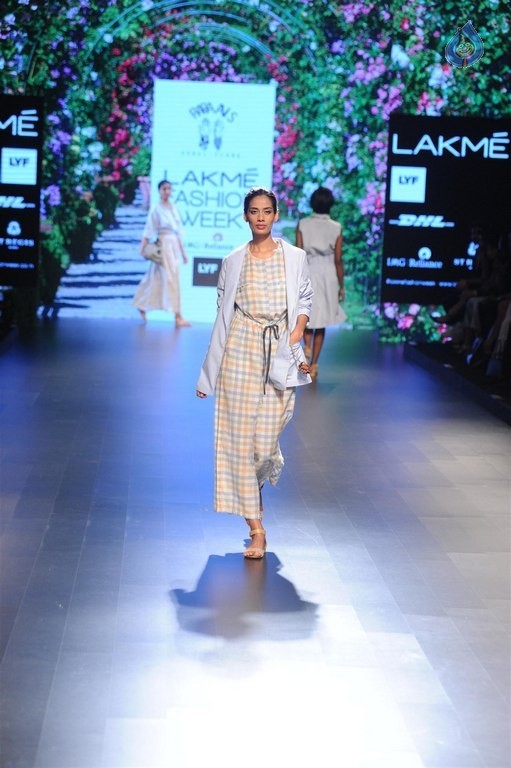 Celebrities Walks the Ramp at LFW 2016 - 18 / 60 photos