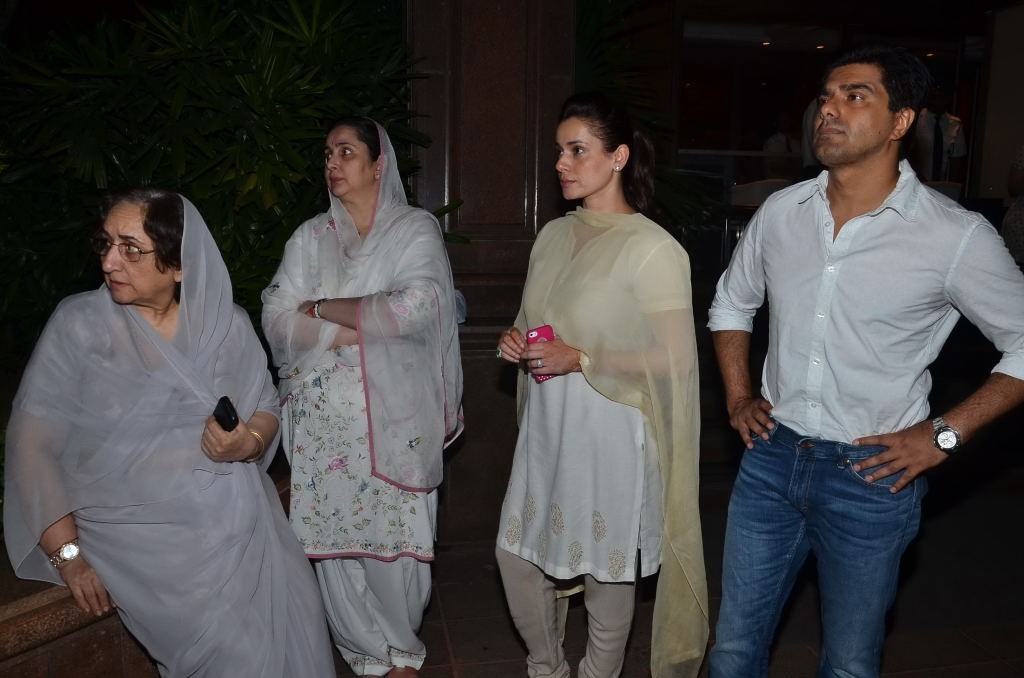 Bolly Celebs at Bobby Chawla Condolence Meet - 11 / 185 photos